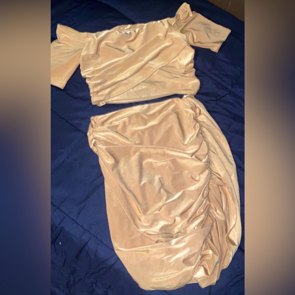 Mustard color/dark yellowing gold fashion nova 2 piece size small